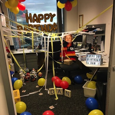 So nice of @rorysloane to come past to wish me a happy birthday (and thanks to my colleagues who got the colours right) #weflyasone